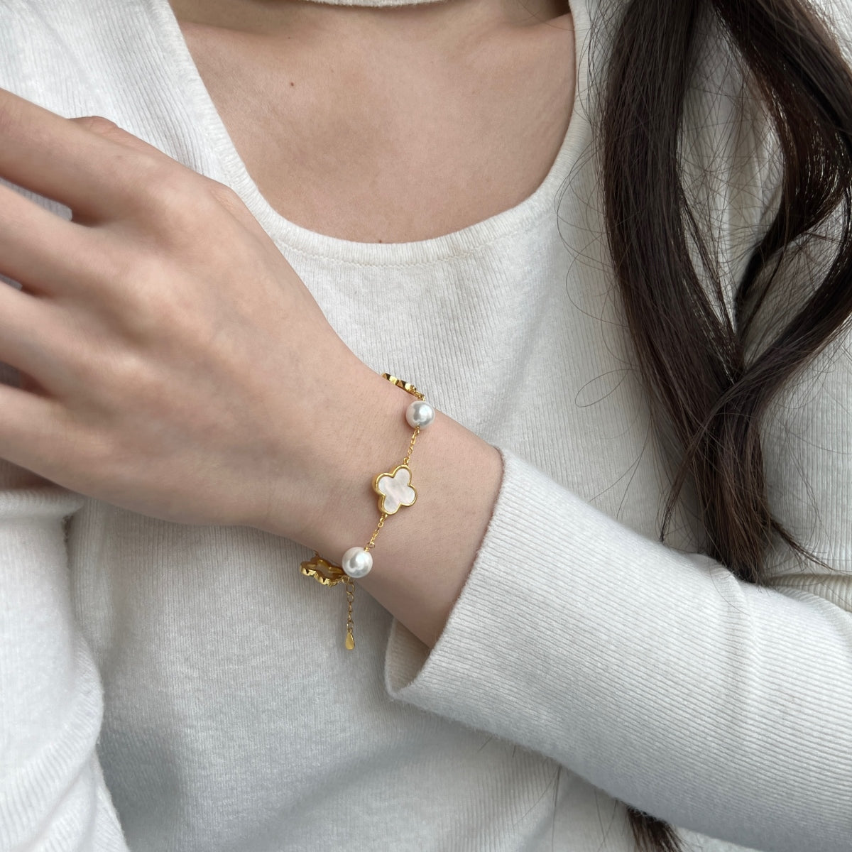 سوار Signature Jewelry الفضي عيار 925 بتصميم اللؤلؤ