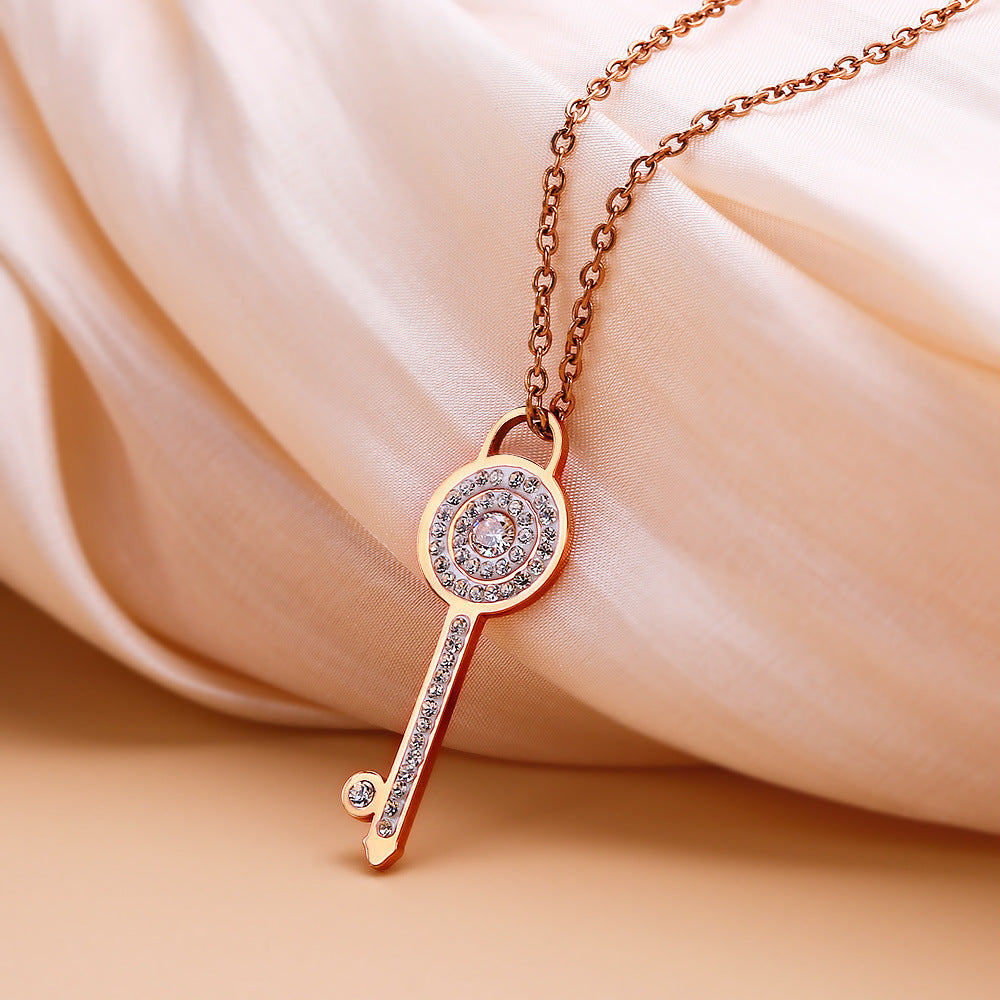 قلادة مفتاح الأناقة – Signature Jewelry