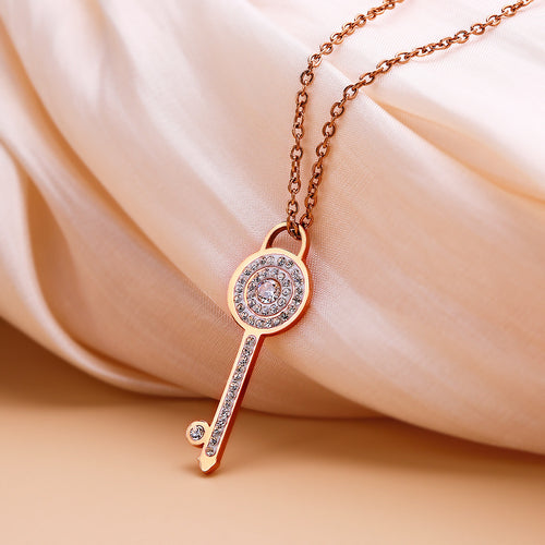 قلادة مفتاح الأناقة – Signature Jewelry