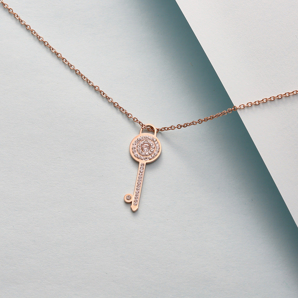 قلادة مفتاح الأناقة – Signature Jewelry