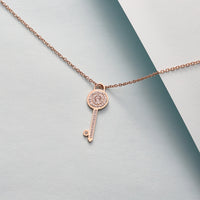 قلادة مفتاح الأناقة – Signature Jewelry