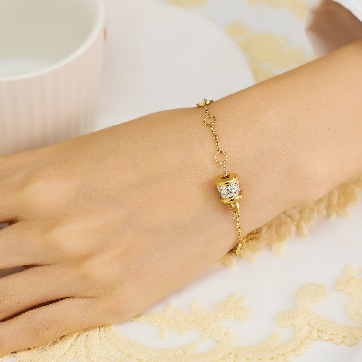 سوار الانسجام الدائري الذهبي – Signature Jewelry