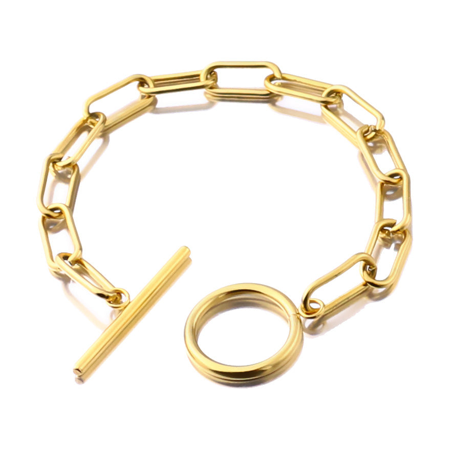 سوار الوصلات الذهبية بتصميم الإبزيم – Signature Jewelry