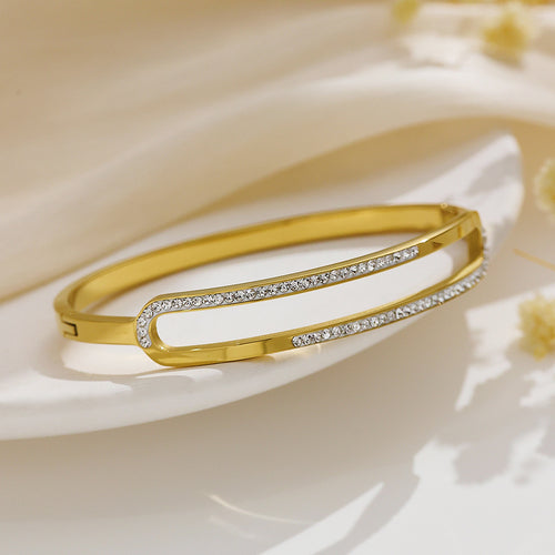سوار الأناقة الذهبي – Signature Jewelry