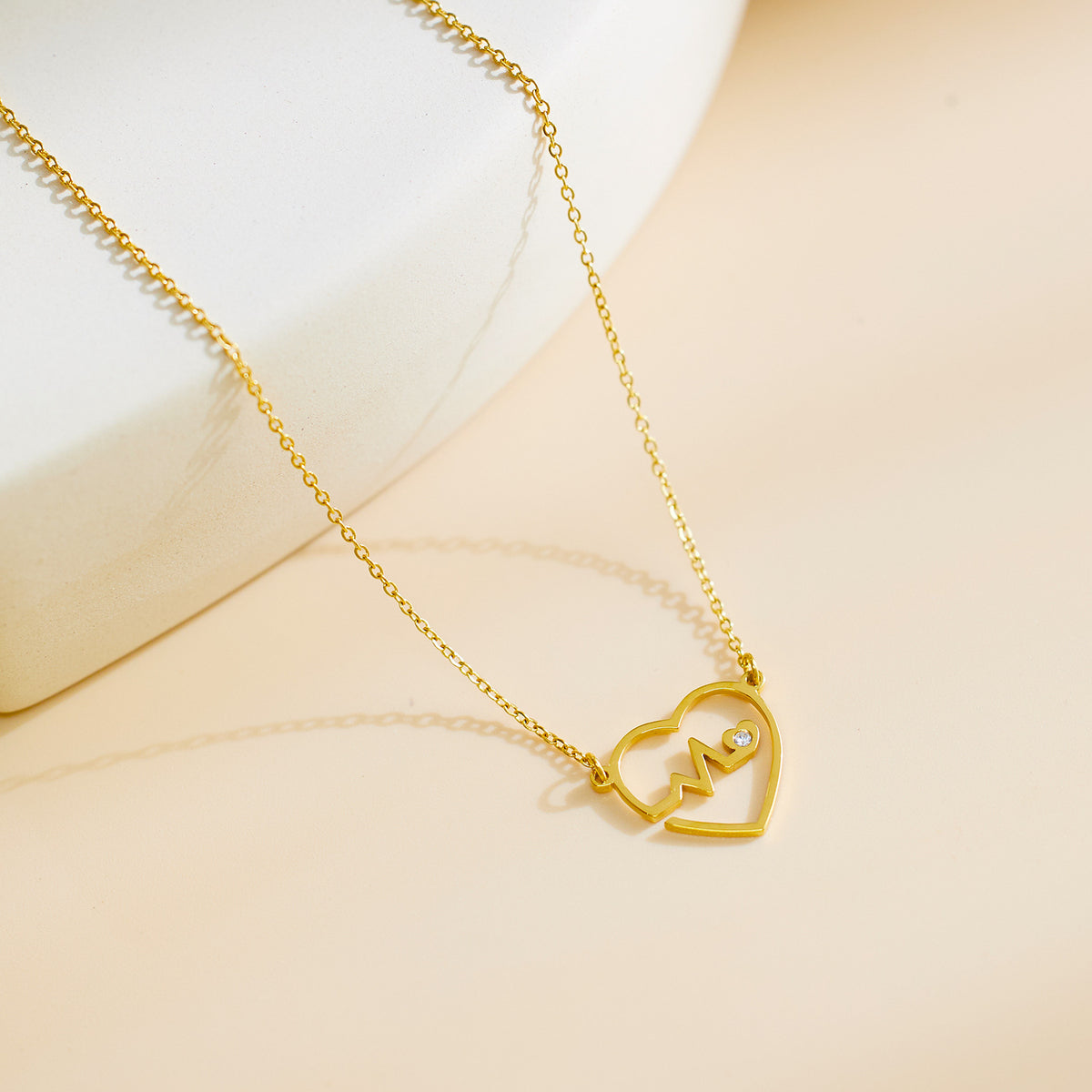 قلادة النبض الذهبي – Signature Jewelry