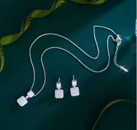 نصف طقم العرائس الكلاسيكي بقصّة الزمرد من سيجنتشر (Signature Jewelry)