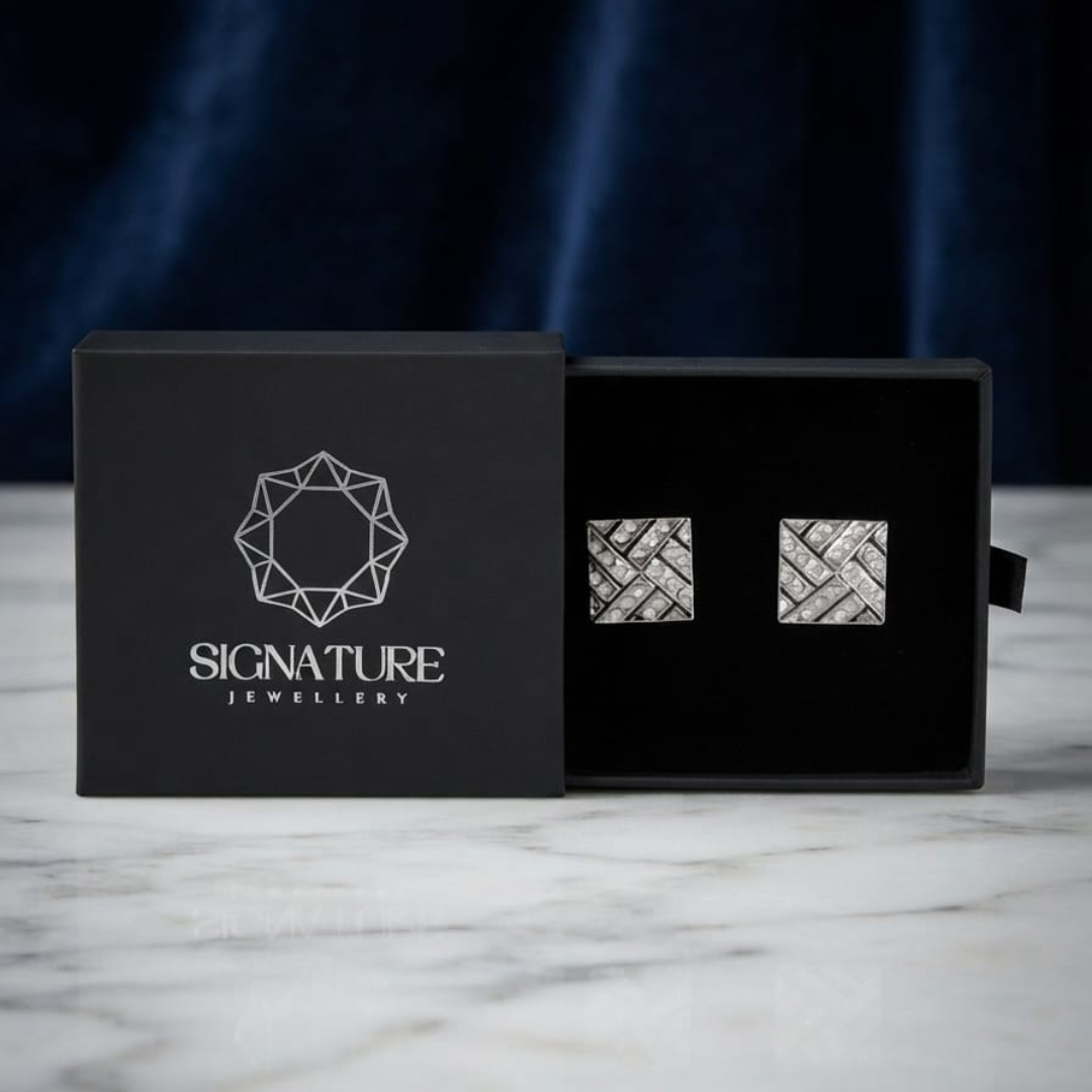 أزرار أكمام مربعة فضية بتصميم هندسي مرصع بالكريستال من Signature Jewelry