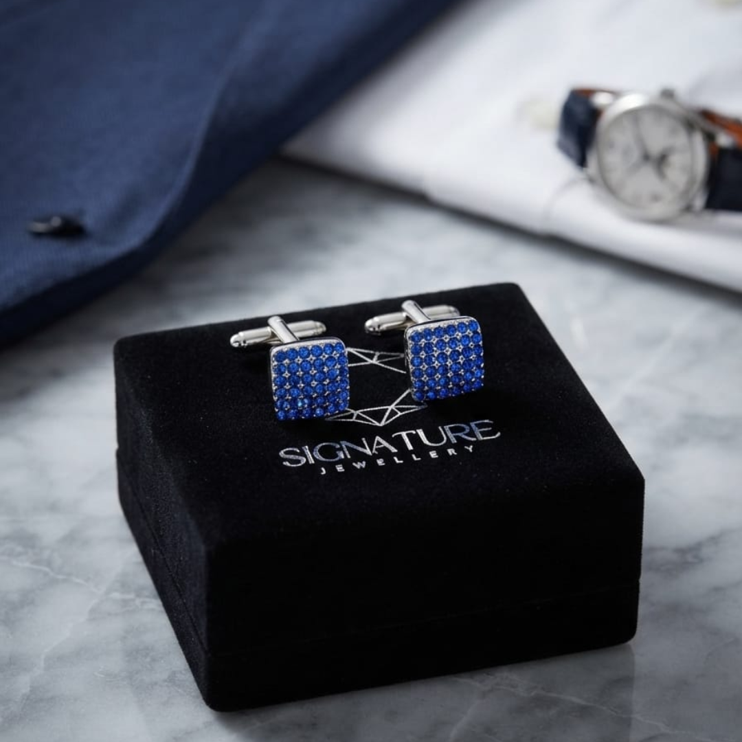 أزرار أكمام مربعة مرصعة بالكريستال الأزرق الملكي من Signature Jewelry