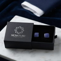 أزرار أكمام مربعة مرصعة بالكريستال الأزرق الملكي من Signature Jewelry