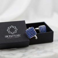 أزرار أكمام مربعة مرصعة بالكريستال الأزرق الملكي من Signature Jewelry